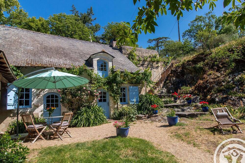 Charmante maison avec jardin clos près de la rivière Louet in Denée, Région d'Angers