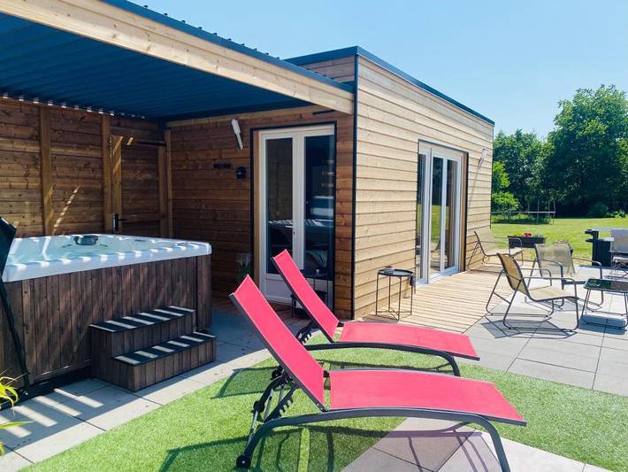 Gîte pour 2 personnes, avec Jacuzzi et Terrasse ainsi que Jardin et Vue dans Uriménil
