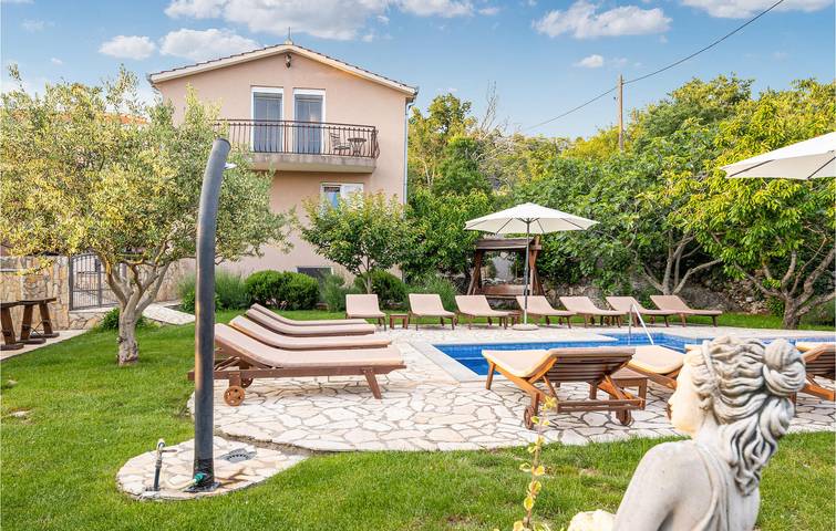 Charmante 250 m² große Wohnung mit Pool und Terrasse, nur wenige Schritte vom Fluss Cetina entfernt in Šestanovac, Makarska Riviera