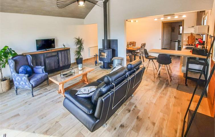 Acogedor apartamento con jardín, aparcamiento y WiFi cerca de Bréhan in Bréhan, Pontivy region