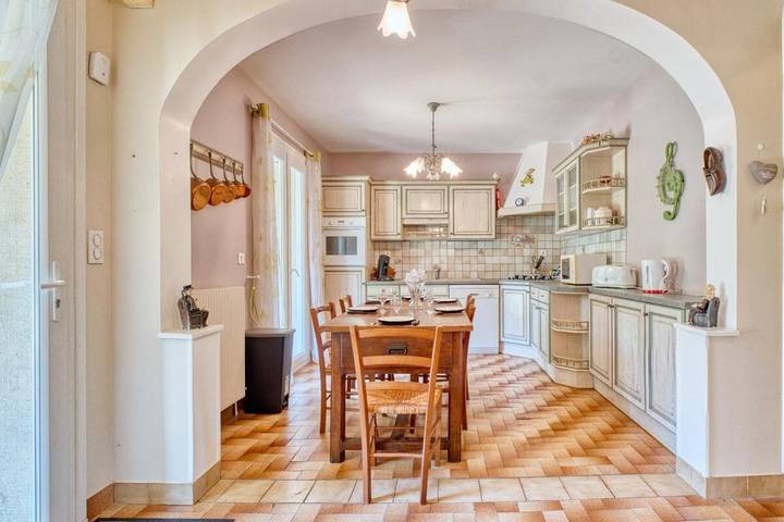 Gîte pour 8 personnes, avec terrasse dans Boulazac Isle Manoire - 4