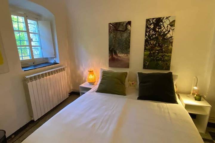 Ligurian rustico, surrounded by olive groves, 10 minutes from the sea. in Cantalupo (Imperia), Imperia