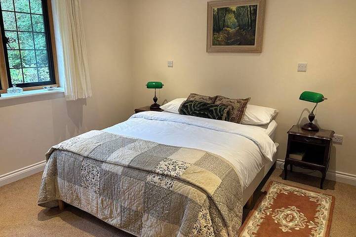 Treetops - spacious Surrey Hills retreat in Albury, Guildford