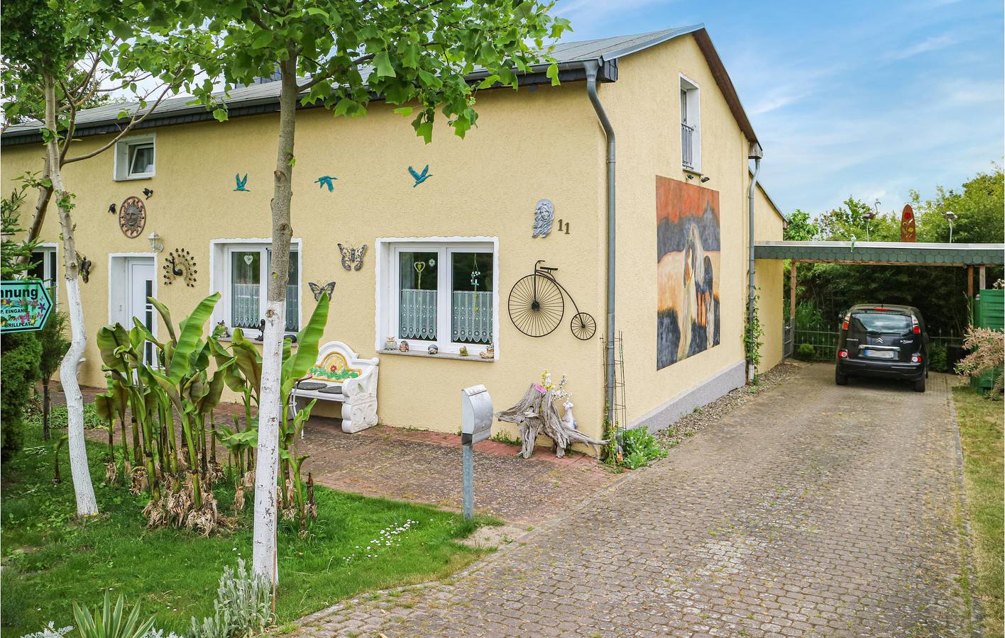 Ganze Ferienwohnung, Modernes Apartment mit Parkplatz, Terrasse und TV in Schwaan, Mecklenburgische Ostseeküste