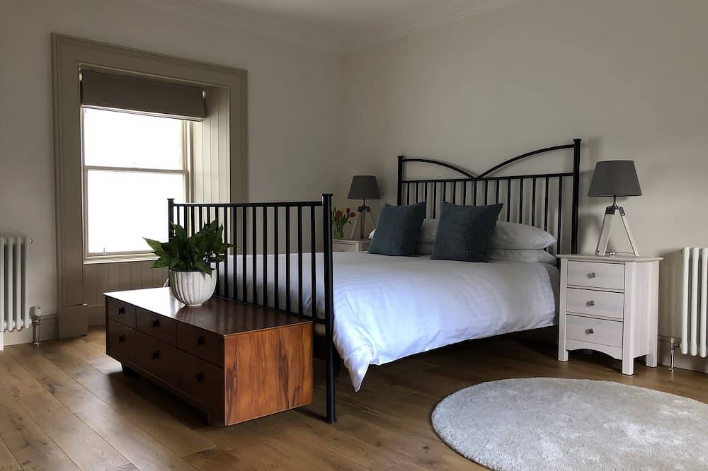 'The Guest Room' at Parade House in Fort William in Nevis Range, Fort William