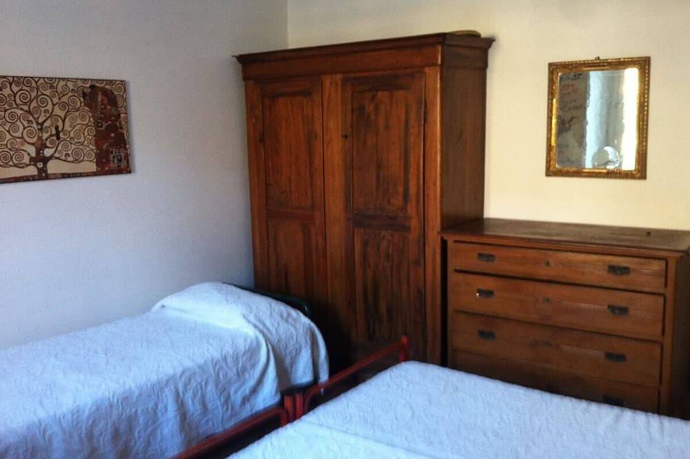 Appartement entier, Villa Rossa,  magnificent garden and view on the lake at only 10 min. from Como in Commune de Torno, Lac de Côme
