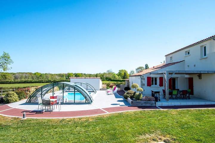 Location de vacances pour 12 personnes, animaux acceptés à Mervent