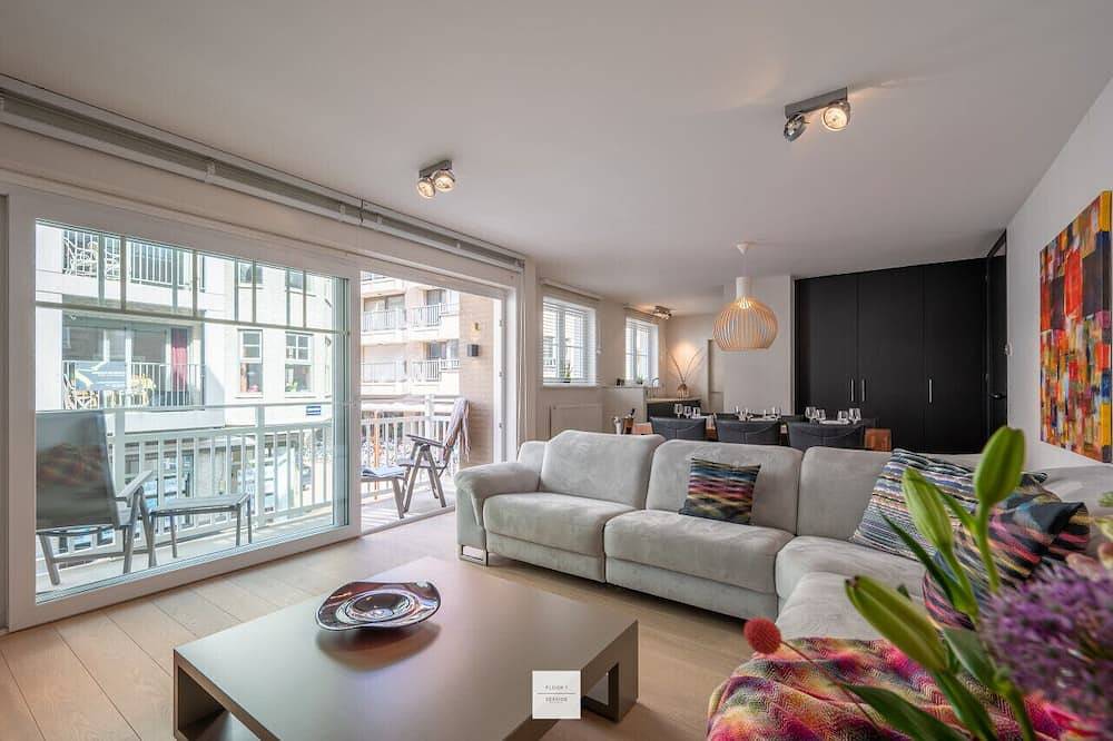 Entire apartment, Bistro Floor, perfect location to discover the coastline in Knokke-Heist, Belgian Coast