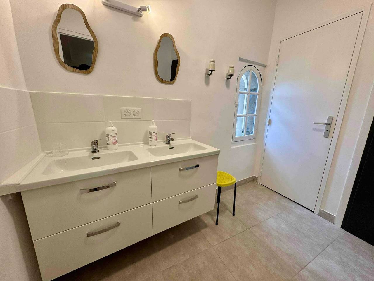 Appartement entier, Appartement spacieux à Laure-Minervois avec piscine in Laure-Minervois, Région de Carcassonne
