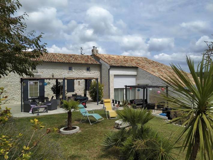 Chambre d’hôte pour 2 personnes, avec vue et jardin à Saint-Georges-des-Agoûts