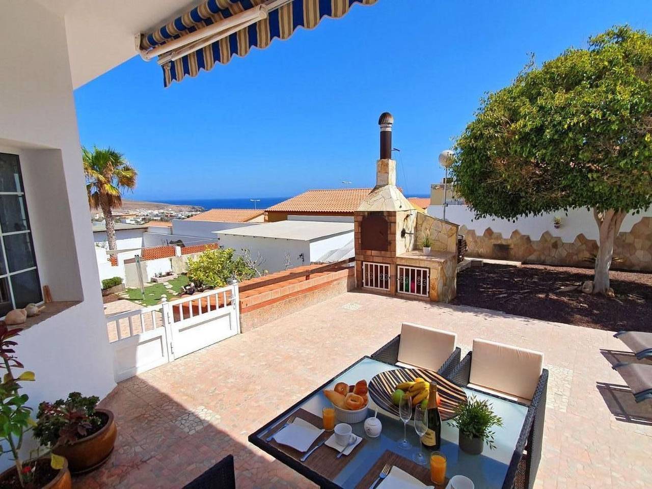 Gemütliches Ferienhaus in Tarajalejo mit Großem Garten und Meerblick in Playa de Gran Tarajal, Gran Tarajal