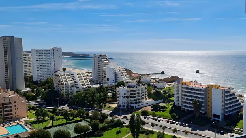 Ganze Wohnung, Apartment „Vista Bonita“ mit Meerblick, WLAN und Klimaanlage in Praia da Rocha, Portimão