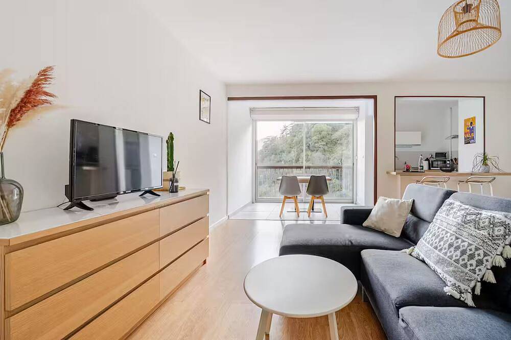 Entire apartment, Superb studio with river access and private square in Vals-les-Bains, Parc naturel régional des Monts d'Ardèche