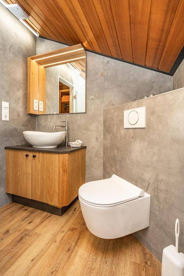 Hotel, mit Balkon und Terrasse sowie Garten und Ausblick in Kochel am See - 3
