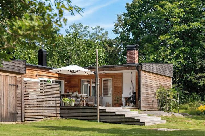 Ferienhaus für 7 Personen, mit Balkon und Garten in Vätö
