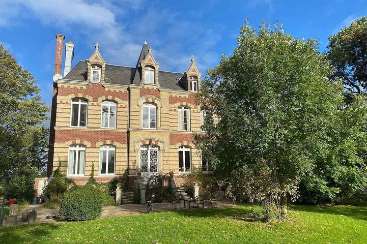 Gîte pour 14 personnes, avec jardin à Épreville