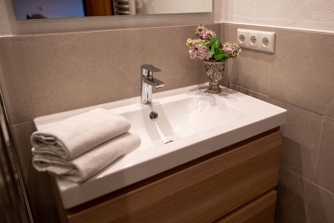 Ganze Ferienwohnung, Knoglerhof inkl. Chiemgaukarte - 4 Ferienwohnung 45qm, Balkon, Kochnische, 1 Schlafzimmer, 1 Wohnschlafz., Wlan in Ruhpolding, Bayerische Alpen