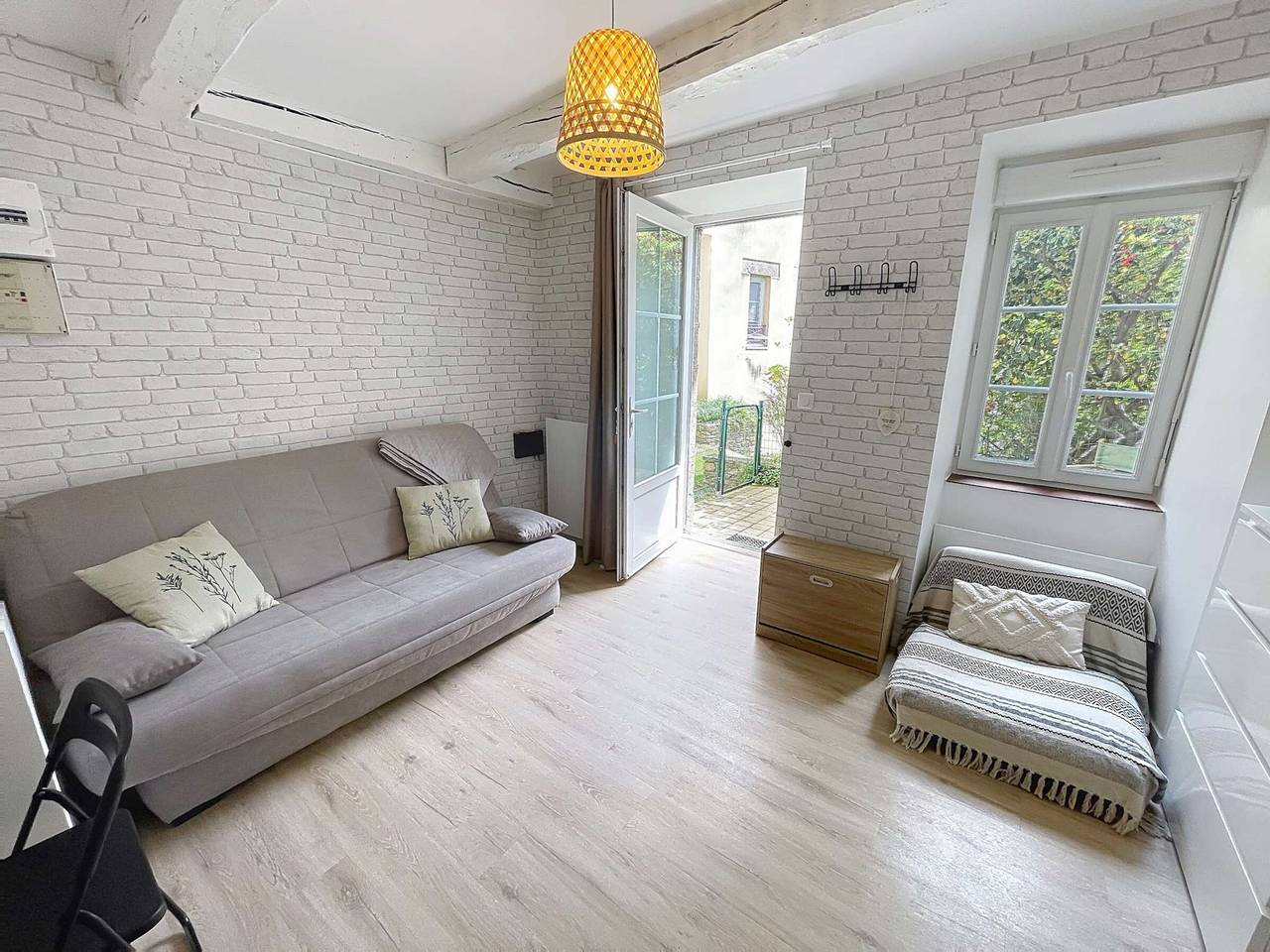 Estudio entero, Encantador estudio nuevo con terraza - admite mascotas, Wi-Fi gratis in Granville, Côte de la Déroute
