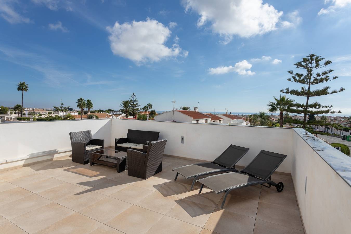 Preciosa villa moderna con piscina privada cerca de playas y campos de golf in Lomas de Don Juan, Orihuela