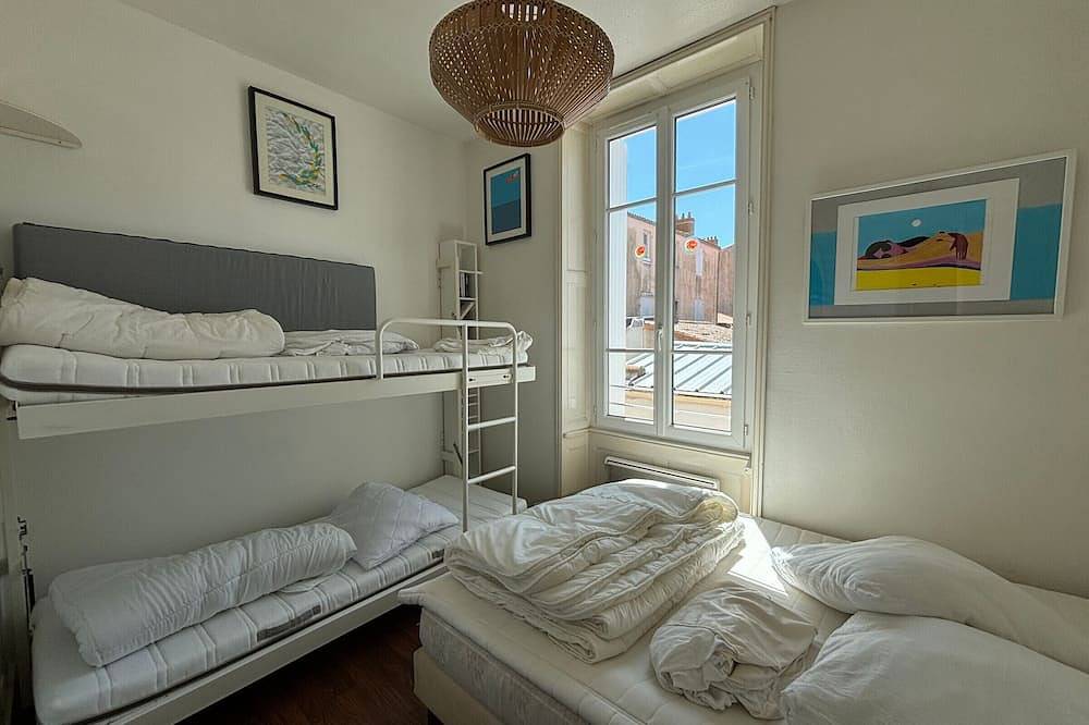 Entire apartment, Charming 2-Star Apartment for 4, Downtown and Close to Beach in Les Sables-d'Olonne, Vendée