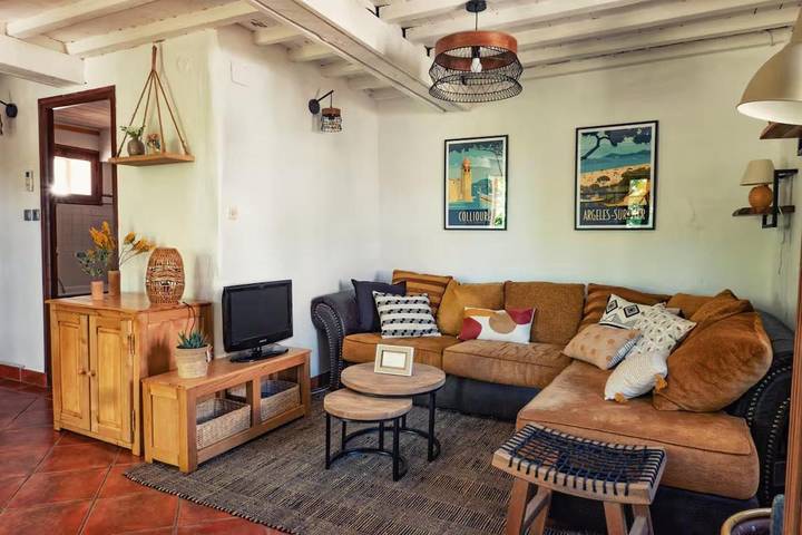 Location de vacances pour 6 personnes, avec vue ainsi que piscine et jardin à Villelongue-dels-Monts - 4