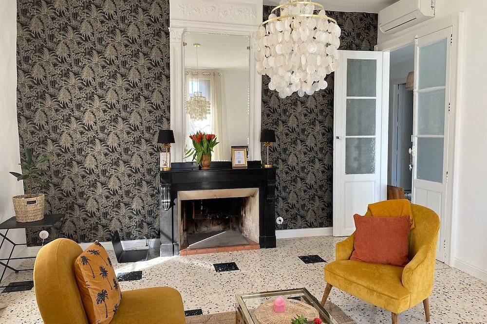 Historical wine-growing house with lovely garden in Montagnac, Côte d'Améthyste