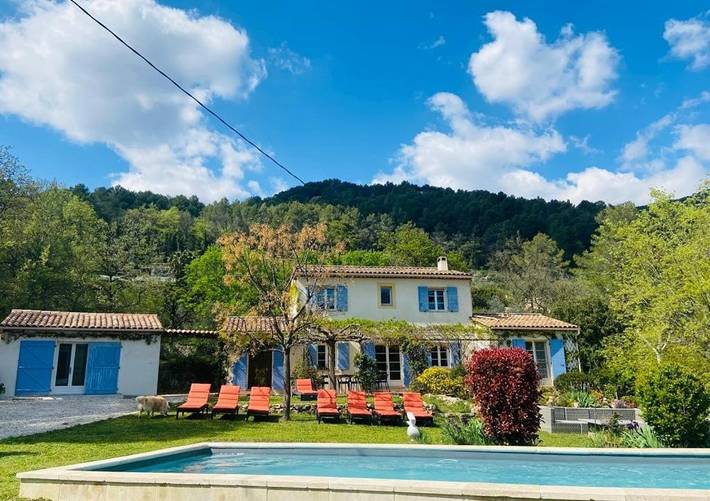 Location de vacances pour 10 personnes, avec jardin et terrasse ainsi que vue et piscine à Bargemon - 2