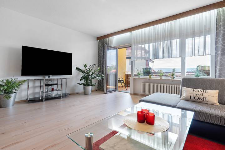 Apartamento entero, Apartamento 'La Luna' con jardín comunitario, balcón y wifi in Marxzell, Northern Black Forest
