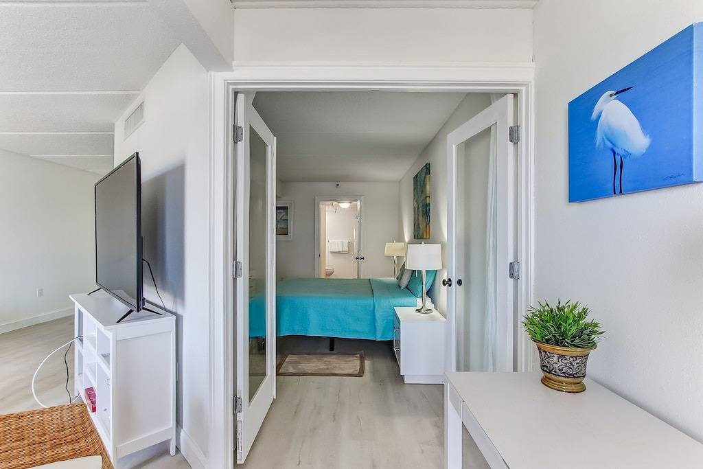 Ganze Wohnung, Oceanfront w/ Pool - Safe, clean and Quiet in Jacksonville Beach, Duval County