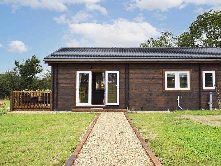 Log cabin for 4 people, with Garden in Leicestershire
