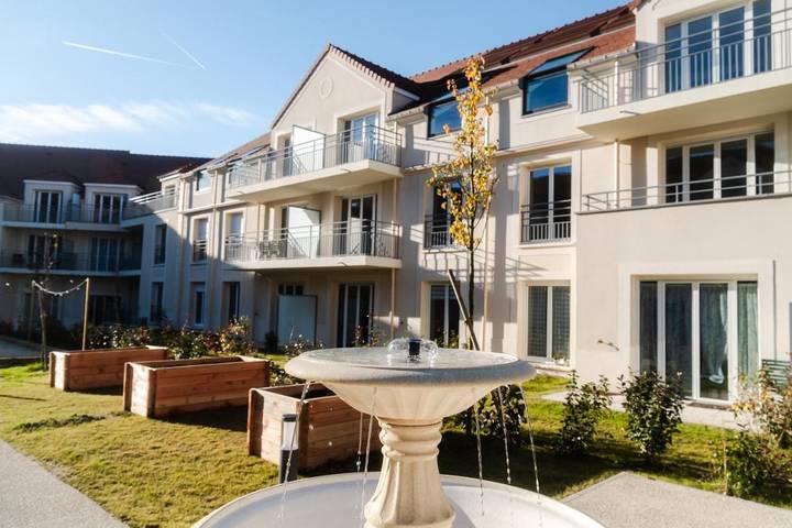Appart’hôtel pour 2 personnes, avec Balcon et Terrasse ainsi que Jacuzzi et Jardin à Bussy-Saint-Georges