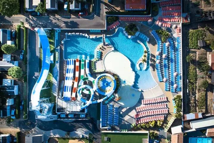 Camping pour 4 personnes, avec terrasse aux Les Sables-d'Olonne - 2