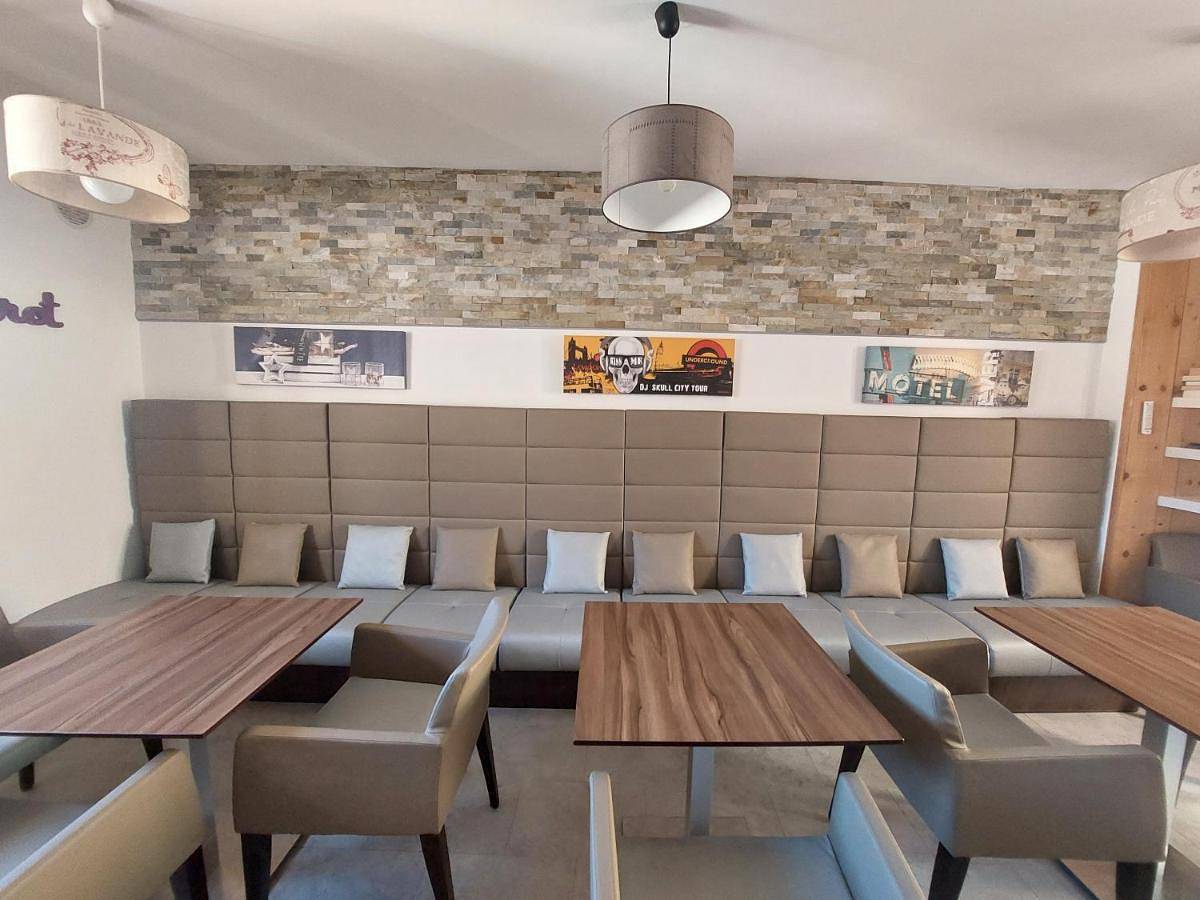 Three-Bedroom House in Le Mas, Région de Cannes