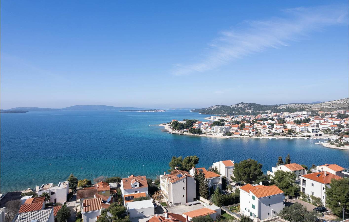 Ganze Ferienwohnung, Gemütliches Apartment mit Terrasse, WLAN, Klimaanlage und Parkplatz, 2,5 km vom Strand von Galesnica entfernt in Zaboric, Šibenik-Knin