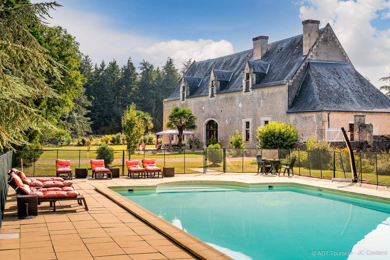 Double Room with Private Bathroom in Hommes, Région de Tours