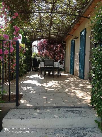 Gîte pour 3 personnes, avec piscine ainsi que jardin et vue, animaux acceptés à Blauvac