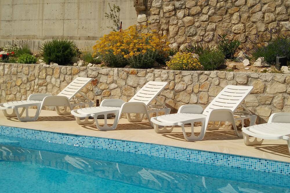 Appartement entier, Family apartment with pool in Ville de Pag, Pag