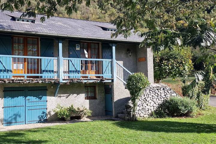 Location de vacances pour 6 personnes, avec Balcon et Jacuzzi ainsi que Jardin et Piscine dans Geu
