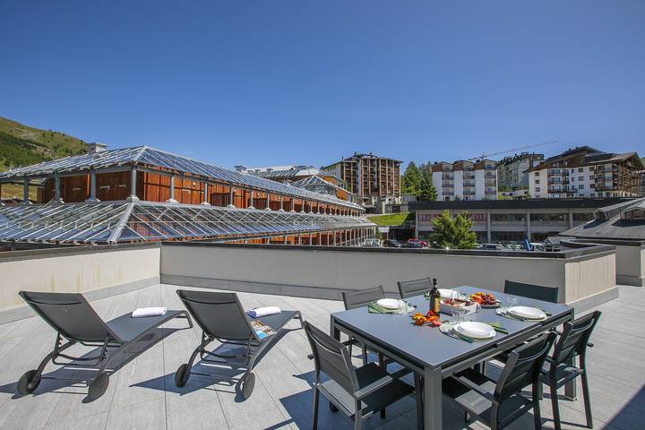 Appartement de vacances pour 4 personnes, avec Balcon ainsi que Terrasse et Bassin pour enfant à Sestrières