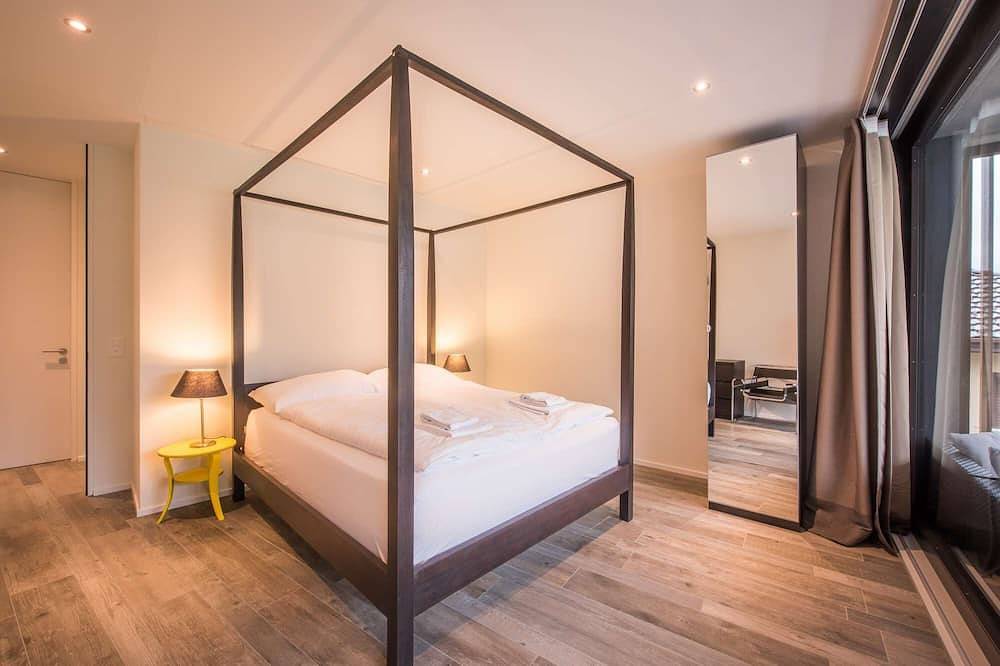 Geheel appartement, Central luxury apartment with stunning views, lift access and wellness area in Interlaken, Meer van Thun