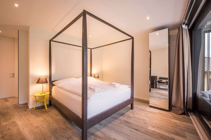 Geheel appartement, Central luxury apartment with stunning views, lift access and wellness area in Interlaken, Meer van Thun