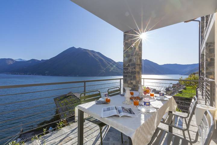 Gîte pour 4 personnes, avec terrasse ainsi que piscine et vue sur le lac à Argegno - 2
