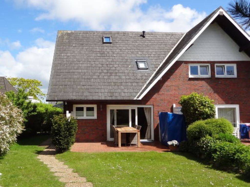 Ferienhaus 'Sylthus-Haithabu' mit privater Terrasse, privatem Garten und Wi-Fi in Wenningstedt, Sylt