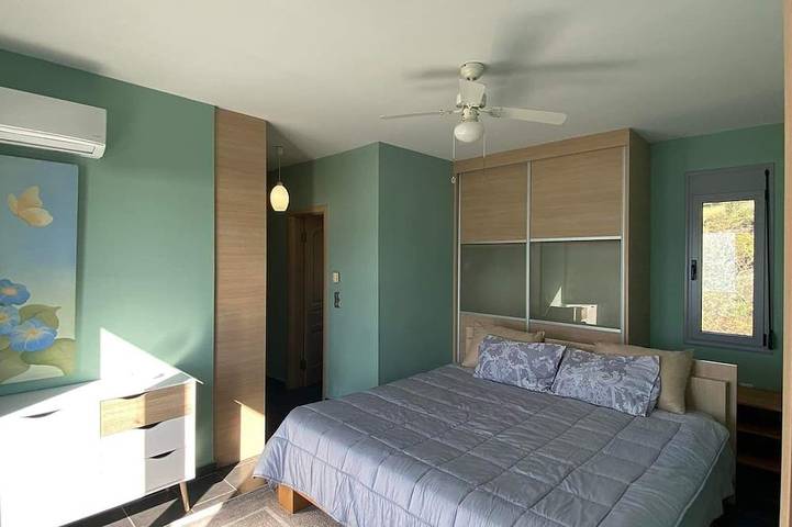 Geräumige, moderne Maisonette am Strand in grünem Vorort nahe Stadtzentrum in North Aegean Islands