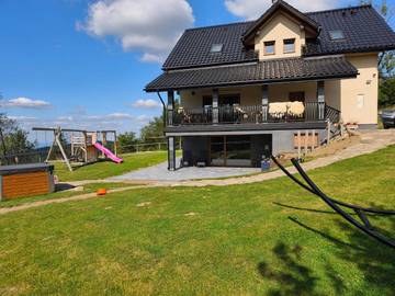Location de vacances pour 2 personnes, avec vue ainsi que jardin et terrasse à Stryszawa