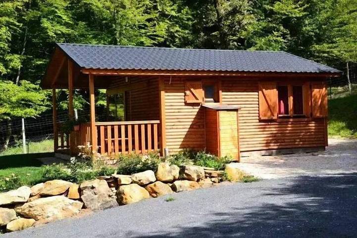 Chalet pour 4 personnes, avec piscine et terrasse, animaux acceptés