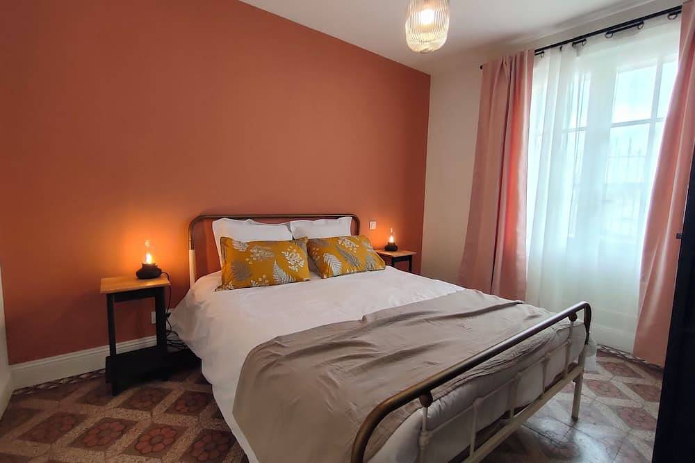 Entire apartment, Appartement Dans Maison de Maître au Cœur des Corbières, à 9 min de Fontfroide in Saint-André-de-Roquelongue, Narbonne region