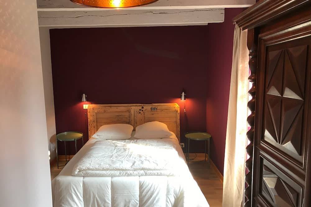 Le Petit Paradis - Gîte pour 8 personnes avec Piscine Privée à la Campagne in Caylus, Quercy