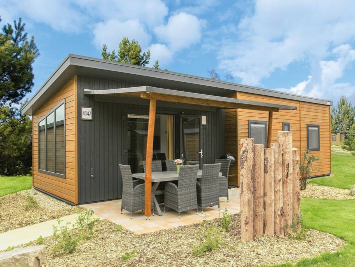 Wohnwagen für 4 Personen, mit Terrasse und Whirlpool sowie Pool und Sauna in Tropical Islands (Wasserburg)