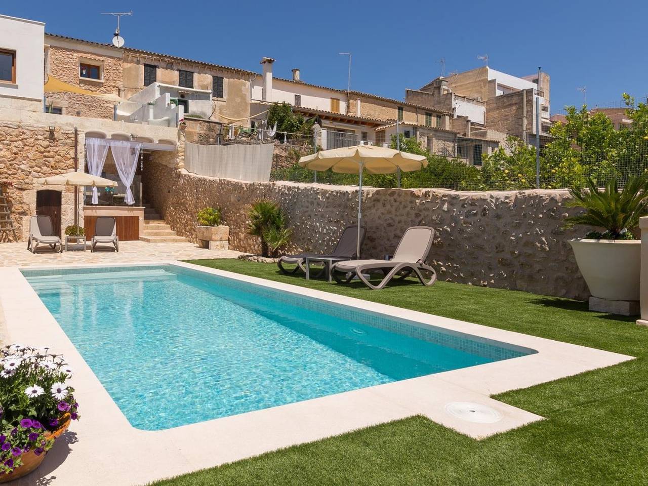 Casa del Sol - Beautiful town house with pool and views of the countryside in Búger, Majorca Center